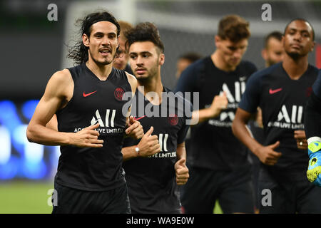 Edinson Cavani, Links, und Mannschaftskameraden von Paris Saint-Germain, an einer Schulung für das bevorstehende Spiel der Internationalen Supe vorzubereiten Stockfoto