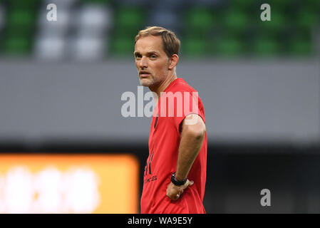 Head Coach Thomas Tuchel und Assistenten von Paris Saint-Germain, an einer Schulung für das bevorstehende Spiel der Internationalen vorbereiten Stockfoto