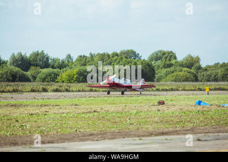 Stadt Riga, der Lettischen Republik. Avio zeigen zu Ehren der Stadt Festival. Piloten zeigen, Demonstrationen mit Flugzeugen. 17. August 2019. Stockfoto