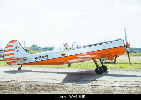 Stadt Riga, der Lettischen Republik. Avio zeigen zu Ehren der Stadt Festival. Piloten zeigen, Demonstrationen mit Flugzeugen. 17. August 2019. Stockfoto