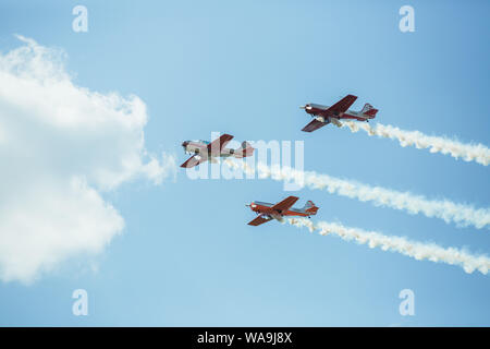 Stadt Riga, der Lettischen Republik. Avio zeigen zu Ehren der Stadt Festival. Piloten zeigen, Demonstrationen mit Flugzeugen. 17. August 2019. Stockfoto