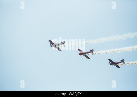 Stadt Riga, der Lettischen Republik. Avio zeigen zu Ehren der Stadt Festival. Piloten zeigen, Demonstrationen mit Flugzeugen. 17. August 2019. Stockfoto