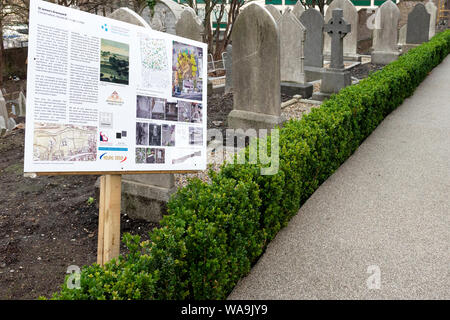 St. James Church Cemetery Friedhof Friedhofserhaltung Projekt ratsmitteilung in Pearse Lyons Distillery Hinterhof in St. James, Dublin, Irland Stockfoto