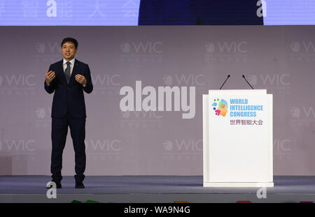 ---- Robin Li Yanhong, Vorsitzender und CEO von Baidu Inc., spricht im Forum während der ersten Welt Intelligence Kongress, auch als WIC 2017 bekannt Stockfoto