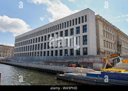 Berlin, Deutschland. 19 Aug, 2019. Die verschiedenen Seiten des Berliner Schlosses während der Bauarbeiten. Quelle: Annette Riedl/dpa-Zentralbild/ZB/dpa/Alamy leben Nachrichten Stockfoto