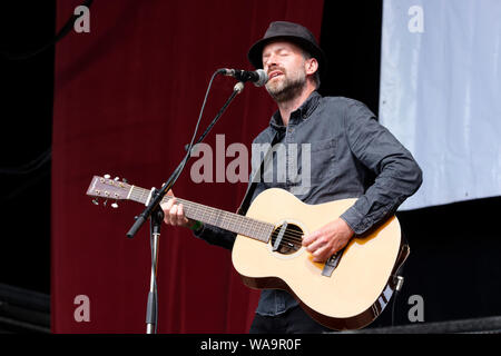 Jon Allen durchführen bei Weyfest Music Festival, Tilford, Surrey, Großbritannien. August 17, 2019 Stockfoto