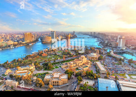 Der Innenstadt von Kairo und den Nil, Luftaufnahme, Ägypten. Stockfoto