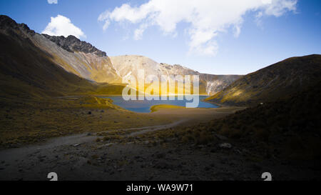 Gelbe Lago del Sol, Nevado de Toluca, Mexiko Stockfoto