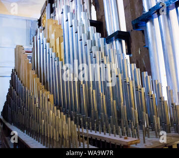 Tastatur wind Musikinstrument. Holz- Musical Orgel. Metallteile der Karosserie. Stockfoto