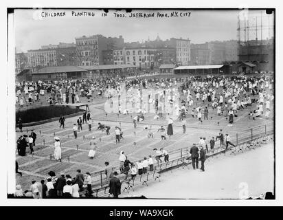 Kinder Pflanzen in Thos. Jefferson Park, N.Y.C Stockfoto