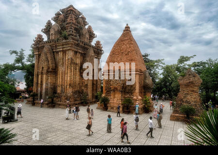 Nha Trang, Vietnam 15 August: Touristen, die Po Nagar Cham Türme, am 15. August 2018 in Nha Trang, Vietnam. Stockfoto