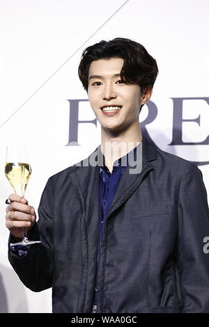 Chinesische Sänger Ventilator Chengcheng, der jüngere Bruder der Schauspielerin Fan Bingbing, von chinesischer Junge Gruppe neun Prozent, besucht eine Werbeveranstaltung für Fred in Stockfoto