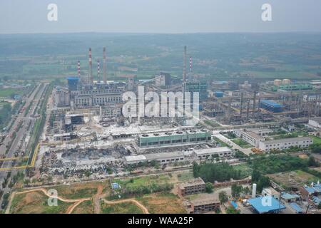 Ein Luftbild von Schäden, die durch die Explosion, die angeblich Ergibt 10 Todesfälle verursacht, platzt Yima Vergasungsanlage von Henan Kohle chemische Stockfoto