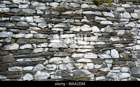 Graue Mauer aus Stein, die als Hintergrund oder Vorlage verwendet werden kann Stockfoto