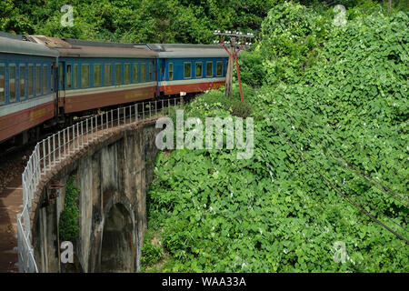 Da Nang, Vietnam - 19. August: Zug durch Hai Van Pass in der Mitte von Vietnam am 19. August 2018 in Da Nang, Vietnam. Stockfoto