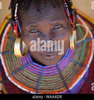 Pokot-Frau mit traditioneller Halskette in West Pokot County, Kenia. Stockfoto