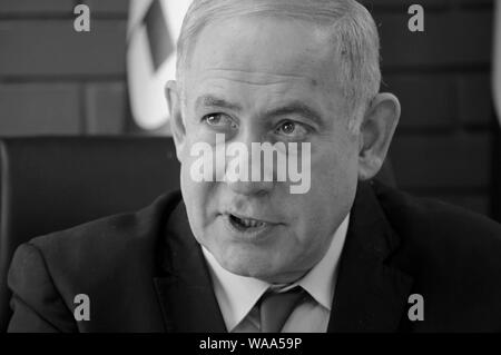 TEL AVIV, Israel. August 14, 2019. Premierminister von Israel bei einem Treffen mit Journalisten aus den israelischen Medien in Russisch. Stockfoto