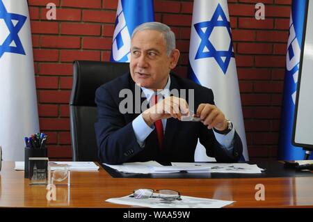 TEL AVIV, Israel. August 14, 2019. Premierminister von Israel bei einem Treffen mit Journalisten aus den israelischen Medien in Russisch. Stockfoto