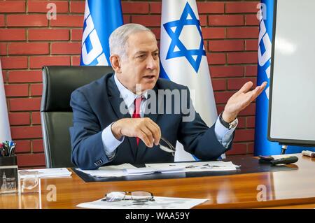 TEL AVIV, Israel. August 14, 2019. Premierminister von Israel bei einem Treffen mit Journalisten aus den israelischen Medien in Russisch. Stockfoto