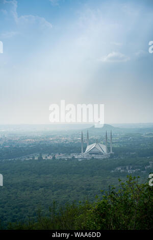 Iconic Ansicht der Faisal Moschee Islamabad von Hill Top Garden bekannt als Daman-e-Koh Stockfoto