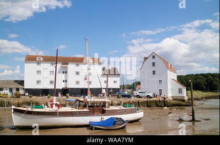 Woodbridge Hafen und Tide Mühle am Fluss Deben, Suffolk, East Anglia, England, Großbritannien Stockfoto