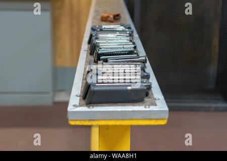 Viel Pistole Magazin im Schießstand. Stockfoto