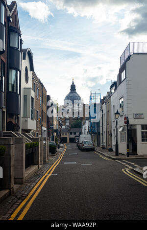 London/Großbritannien - 18. Juli 2019: Cheval Place, Knightsbridge, England. Es ist für die Knightsbridge Kaution Raub, einer zu sein sagte ist bekannt Stockfoto