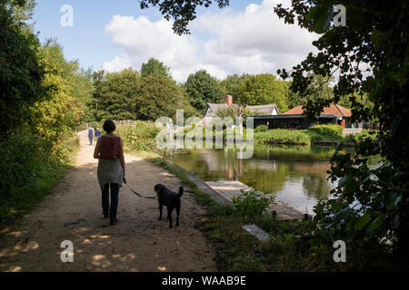 Bridge Cottage am Fluss Stour, des National Trust Flatford Mill, berühmt durch den Künstler John Constable 1776-1941, Suffolk, England, Großbritannien Stockfoto