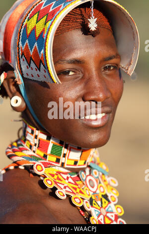 Samburu Krieger an eine Hochzeit in einem Dorf in der Nähe von Archers Post, Kenia. Stockfoto