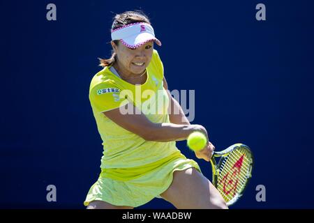 Kurumi Nara in Japan spielen mit zwei rückhand gegen Kaia Kanepi Estlands übergeben. Natur Tal International 2018 - Montag, 25 Juni, 2018 - Devonshir Stockfoto