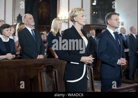 August 6, 2015 Warschau, Präsidentschafts-einweihung in Polen: Andrzej Duda als neue polnische Präsident vereidigt. Der heiligen Messe in der St. John's Warschau Archsee. Im Bild: Präsidentenpaar Stockfoto