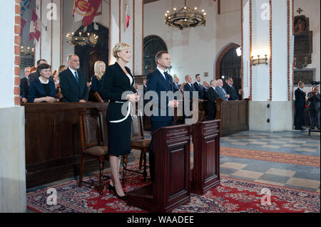 August 6, 2015 Warschau, Präsidentschafts-einweihung in Polen: Andrzej Duda als neue polnische Präsident vereidigt. Der heiligen Messe in der St. John's Warschau Archsee. Im Bild: Präsidentenpaar Stockfoto