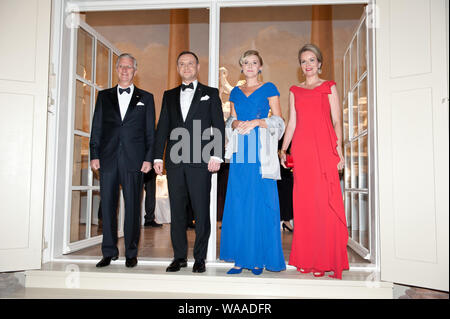 Die königliche Lazienki Museum Warschau, 14. Oktober 2015. Offizieller Besuch in Polen durch Seine Majestät der König der Belgier, Ihre Majestät die Königin der Belgier gezahlt. Empfang durch Seine Majestät der König der Belgier und Ihre Königliche Majestät der Königin von Belgien zu Ehren des Präsidenten der Republik Polen und der First Lady. Im Bild: König Philippe von Belgien, der Königin Mathilde, Präsident Andrzej Duda, erste Dame Agata Duda Stockfoto