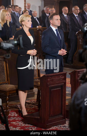 August 6, 2015 Warschau, Präsidentschafts-einweihung in Polen: Andrzej Duda als neue polnische Präsident vereidigt. Der heiligen Messe in der St. John's Warschau Archsee. Im Bild: Präsidentenpaar Stockfoto