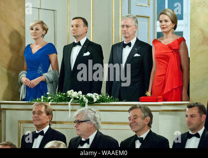 Die königliche Lazienki Museum Warschau, 14. Oktober 2015. Offizieller Besuch in Polen durch Seine Majestät der König der Belgier, Ihre Majestät die Königin der Belgier gezahlt. Empfang durch Seine Majestät der König der Belgier und Ihre Königliche Majestät der Königin von Belgien zu Ehren des Präsidenten der Republik Polen und der First Lady. Im Bild: König Philippe von Belgien, der Königin Mathilde, Präsident Andrzej Duda, erste Dame Agata Duda Stockfoto