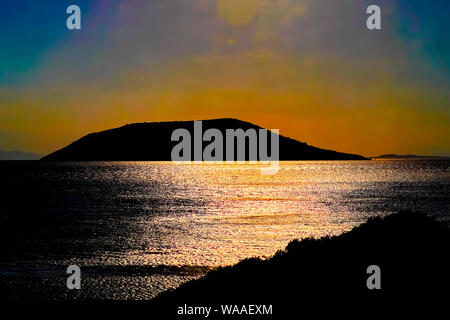 Der Strand und das Mittelmeer, Kap Sounion, Attika, Griechenland Stockfoto