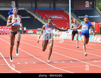 Shaunae Miller-Uibo (Bahamas), Dina Asher-Smith (Großbritannien) und Shelly-Ann Fraser-Pryce (Jamaika) in Aktion während der iaaf Diamond League Leichtathletik im Alexander Stadion in Birmingham. Stockfoto