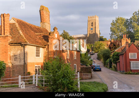 Die malerischen Fachwerkhäuser Dorf Kersey im Abendlicht, Suffolk, England, Großbritannien Stockfoto