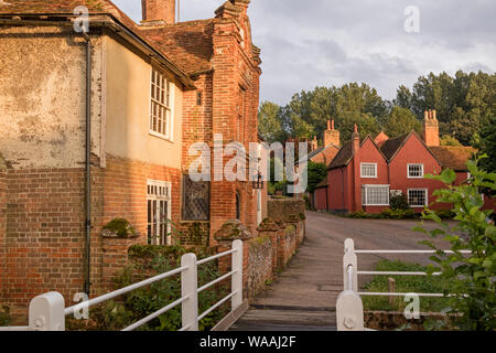 Die malerischen Fachwerkhäuser Dorf Kersey im Abendlicht, Suffolk, England, Großbritannien Stockfoto