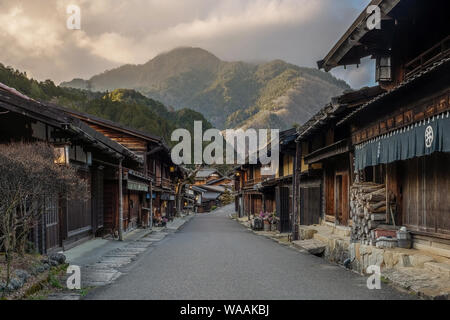 Tsumago, eine traditionelle Poststadt entlang der alten Nakasendo-Autobahn in Nagano, Japan Stockfoto