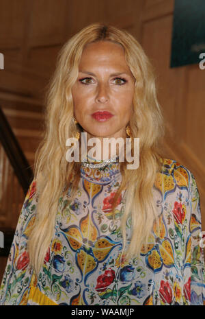 Hamptons, NY, USA. 17 Aug, 2019. Rachel Zoe in der Konstituierenden Edmiston Nächstenliebe Chukka Polo Challenge am 17. August 2019 in den Hamptons, New York. Quelle: MPI 98/Media Punch/Alamy leben Nachrichten Stockfoto