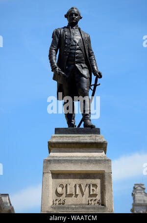 London, England, Vereinigtes Königreich. Statue: Robert Clive / "Clive of India" (John Tweed, 1912) mit Blick auf St. James Park Stockfoto