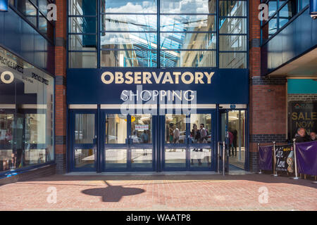 Die Sternwarte Einkaufszentrum auf der High Street in Slough, Berkshire, Großbritannien Stockfoto