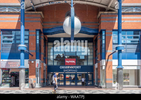 Die Sternwarte Einkaufszentrum auf der High Street in Slough, Berkshire, Großbritannien Stockfoto