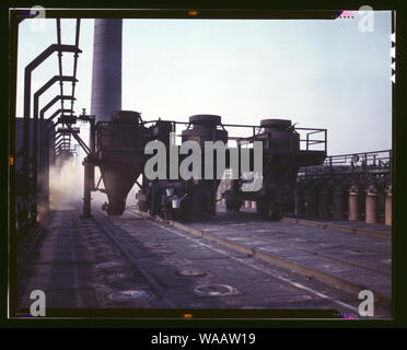 Kohle-Feeder an Spitze der Koksöfen, Hanna Öfen der Great Lakes Steel Corporation, Detroit, Michigan, USA Stockfoto