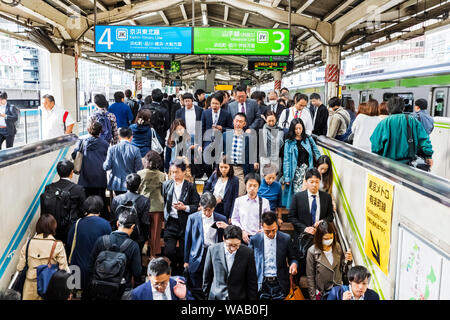 Japan, Honshu, Tokio, Yurakacho JR Bahnhof, Passagiere aussteigen Treppe, 30076247 Stockfoto