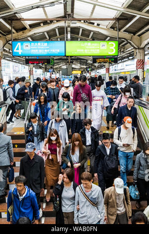 Japan, Honshu, Tokio, Yurakacho JR Bahnhof, Passagiere aussteigen Treppe, 30076245 Stockfoto