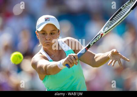 Ashleigh Barty von Australien in Aktion gegen Caroline Wozniacki aus Dänemark. Natur Tal International 2018 - Donnerstag, 28 Juni, 2018 - Devonshire Stockfoto