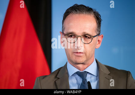 Berlin, Deutschland. 19 Aug, 2019. Heiko Maas (SPD), Minister für Auswärtige Angelegenheiten, sprach auf einer Pressekonferenz mit dem Außenminister von Kasachstan vor Ihrer Konferenz im Auswärtigen Amt. Quelle: Bernd von Jutrczenka/dpa/Alamy leben Nachrichten Stockfoto