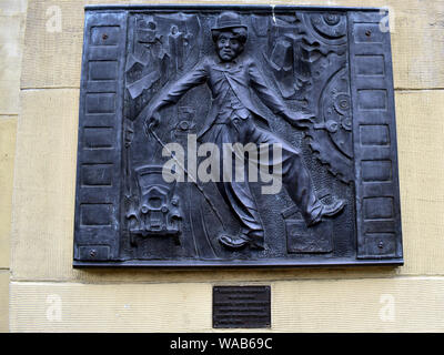 Ein Metall-Plakette an der Wand in der Innenstadt von Los Angeles zum Gedenken an Charlie Chaplin Stockfoto